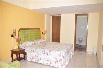 Hotel Charring Cross Ooty Bagian luar foto