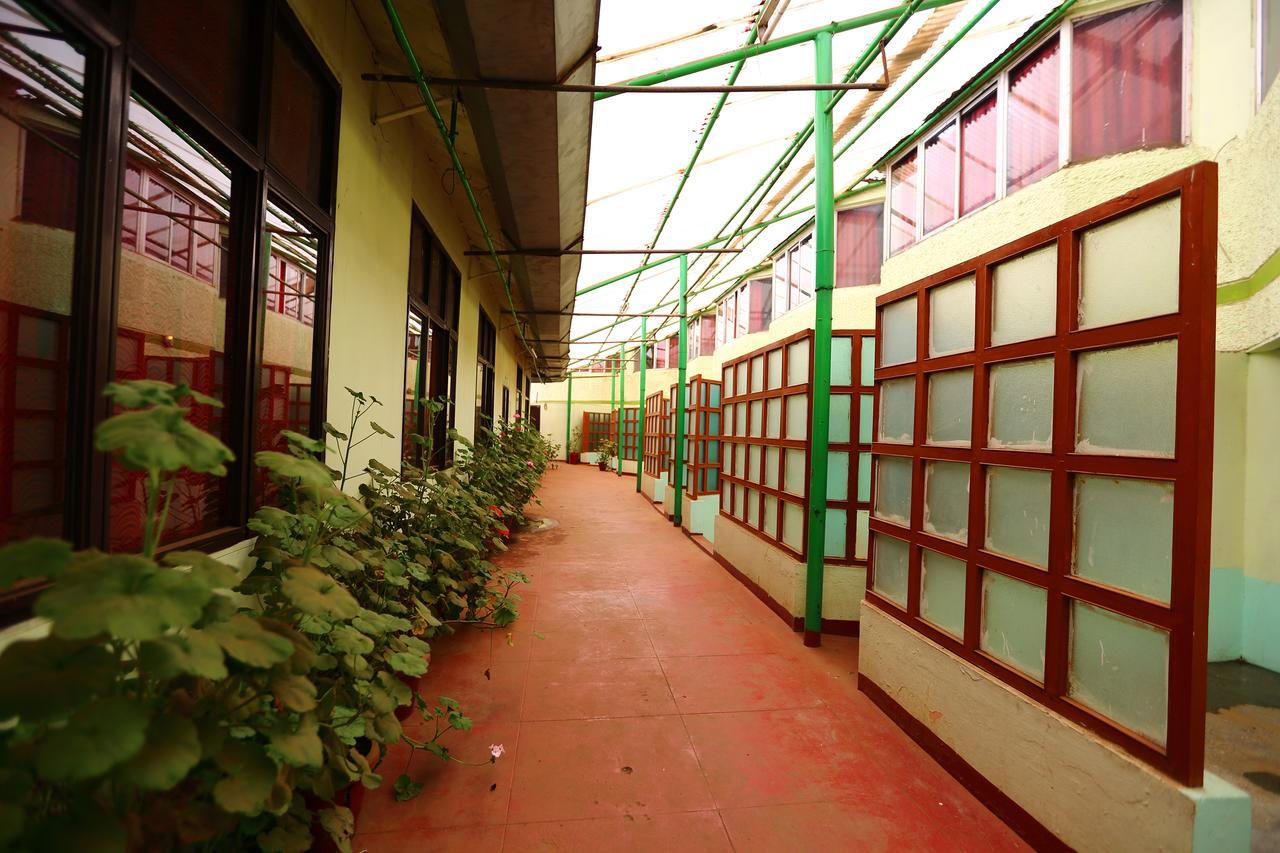 Hotel Charring Cross Ooty Bagian luar foto