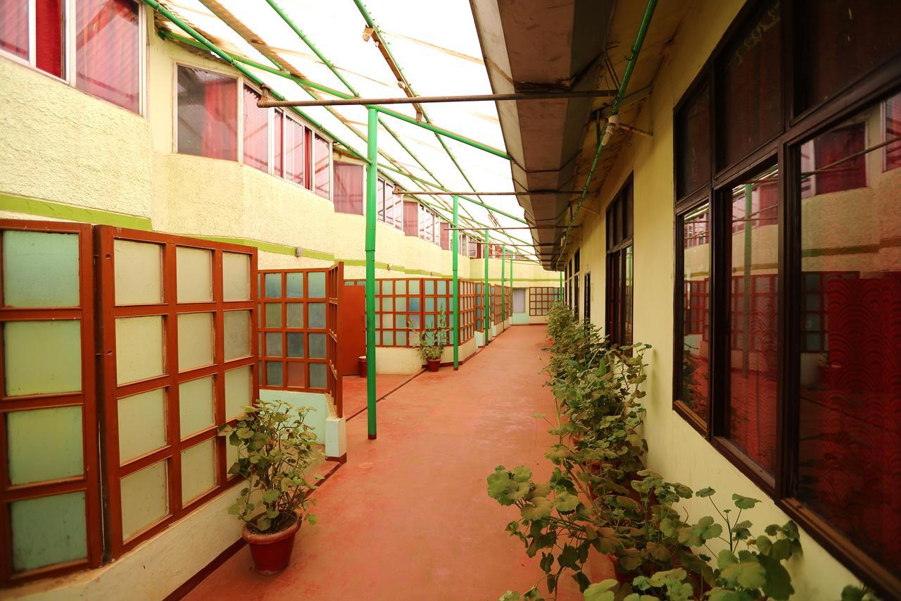 Hotel Charring Cross Ooty Bagian luar foto