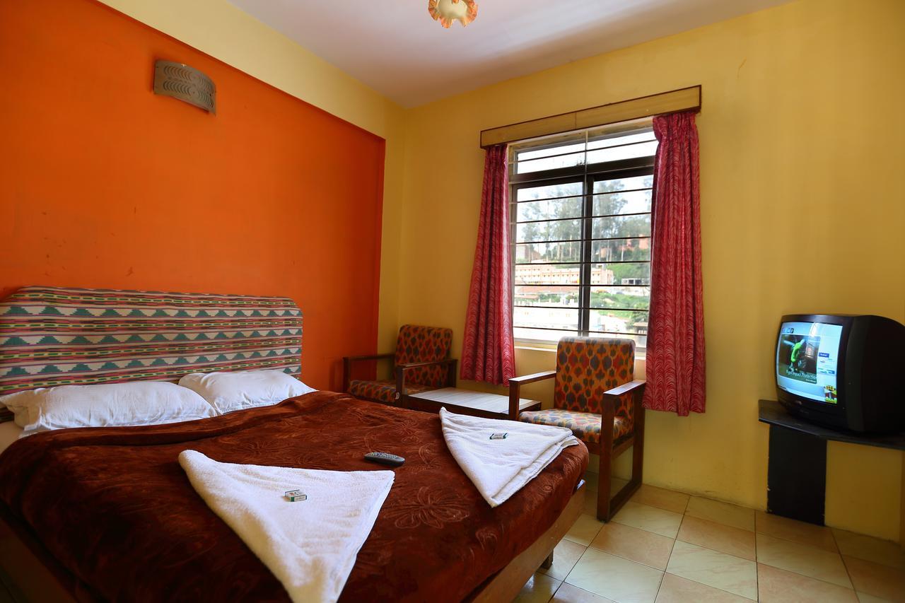 Hotel Charring Cross Ooty Bagian luar foto